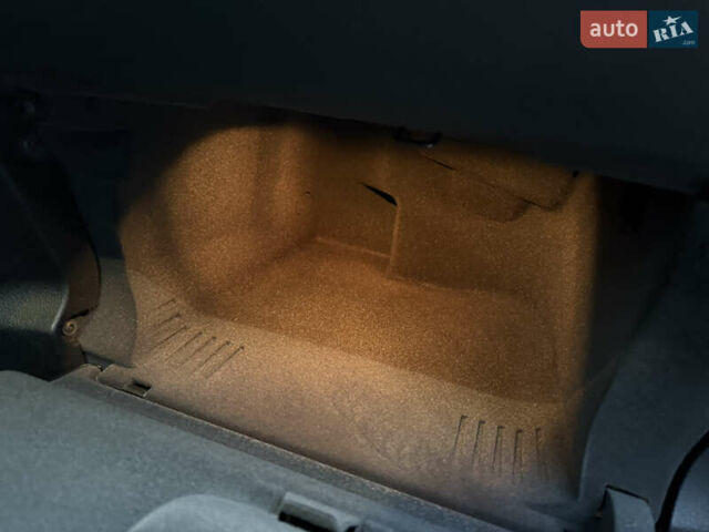 Белый Форд С-Макс, объемом двигателя 2 л и пробегом 176 тыс. км за 10346 $, фото 84 на Automoto.ua