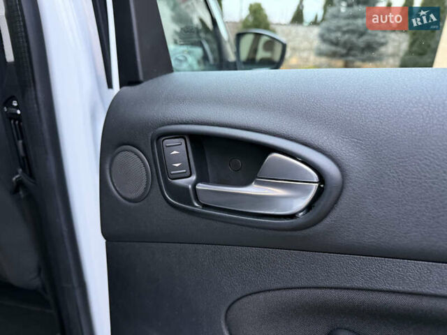 Белый Форд С-Макс, объемом двигателя 2 л и пробегом 176 тыс. км за 10346 $, фото 71 на Automoto.ua