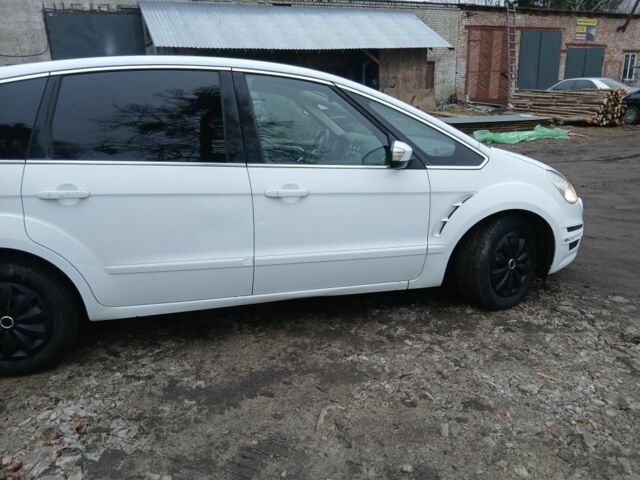 Белый Форд С-Макс, объемом двигателя 2 л и пробегом 261 тыс. км за 9300 $, фото 3 на Automoto.ua