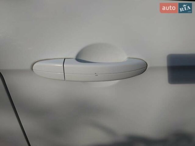 Белый Форд С-Макс, объемом двигателя 2 л и пробегом 232 тыс. км за 9900 $, фото 14 на Automoto.ua