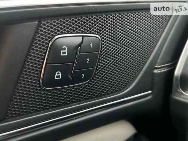 Белый Форд С-Макс, объемом двигателя 2 л и пробегом 229 тыс. км за 17654 $, фото 49 на Automoto.ua