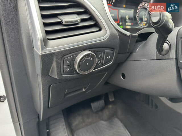 Форд С-Макс 2018 в Ровно на Automoto.ua Белый Форд С-Макс, объемом двигателя 2 л и пробегом 235 тыс. км за 19800 $, фото 14 на Automoto.ua