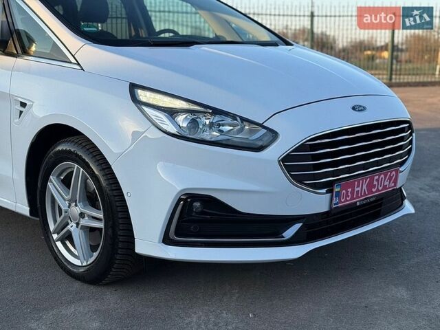 Белый Форд С-Макс, объемом двигателя 2 л и пробегом 147 тыс. км за 17999 $, фото 3 на Automoto.ua