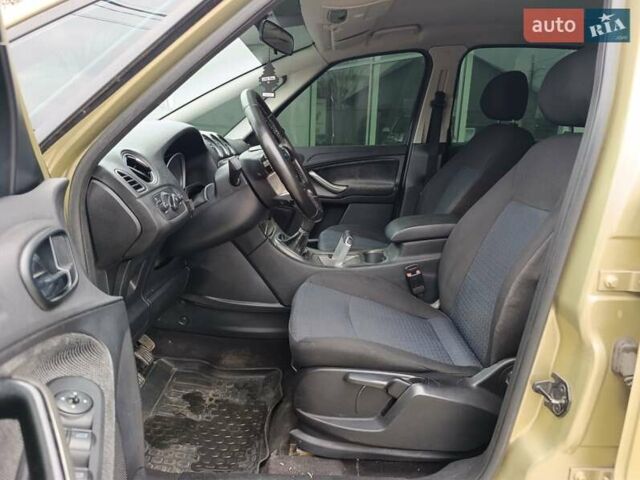 Бежевый Форд С-Макс, объемом двигателя 2 л и пробегом 154 тыс. км за 5600 $, фото 10 на Automoto.ua