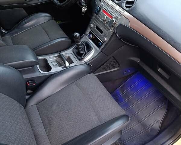 Бежевый Форд С-Макс, объемом двигателя 2 л и пробегом 336 тыс. км за 5900 $, фото 65 на Automoto.ua