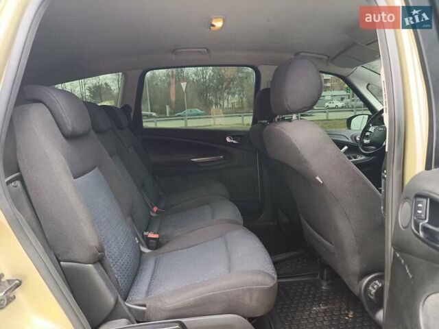 Бежевый Форд С-Макс, объемом двигателя 2 л и пробегом 154 тыс. км за 5600 $, фото 18 на Automoto.ua