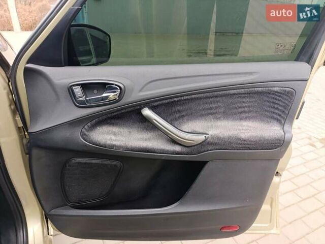 Бежевый Форд С-Макс, объемом двигателя 2 л и пробегом 154 тыс. км за 5600 $, фото 23 на Automoto.ua