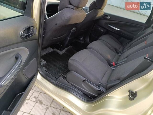 Бежевый Форд С-Макс, объемом двигателя 2 л и пробегом 336 тыс. км за 5900 $, фото 86 на Automoto.ua