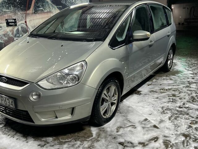 Бежевый Форд С-Макс, объемом двигателя 1.8 л и пробегом 220 тыс. км за 3250 $, фото 1 на Automoto.ua