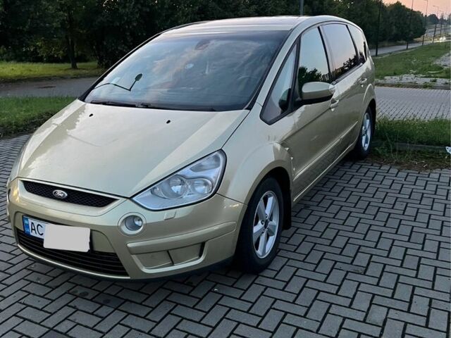 Бежевый Форд С-Макс, объемом двигателя 1.8 л и пробегом 320 тыс. км за 4800 $, фото 1 на Automoto.ua