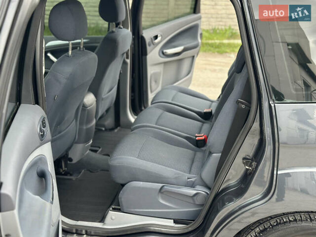 Черный Форд С-Макс, объемом двигателя 2 л и пробегом 245 тыс. км за 5700 $, фото 10 на Automoto.ua