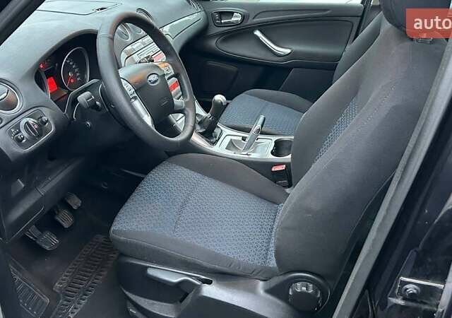 Черный Форд С-Макс, объемом двигателя 2 л и пробегом 207 тыс. км за 5912 $, фото 11 на Automoto.ua