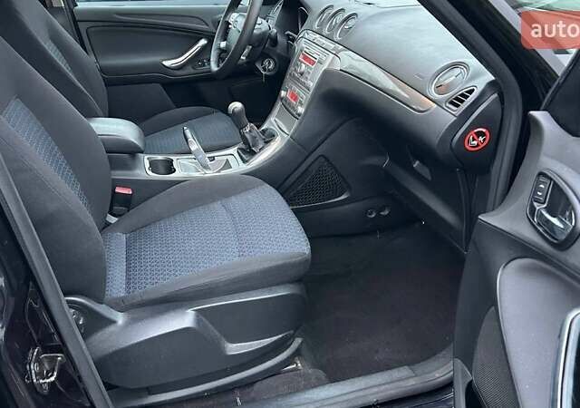 Черный Форд С-Макс, объемом двигателя 2 л и пробегом 207 тыс. км за 5912 $, фото 5 на Automoto.ua