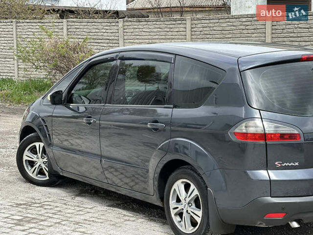 Черный Форд С-Макс, объемом двигателя 2 л и пробегом 245 тыс. км за 5700 $, фото 6 на Automoto.ua