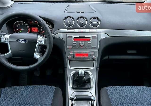 Черный Форд С-Макс, объемом двигателя 2 л и пробегом 207 тыс. км за 5912 $, фото 7 на Automoto.ua