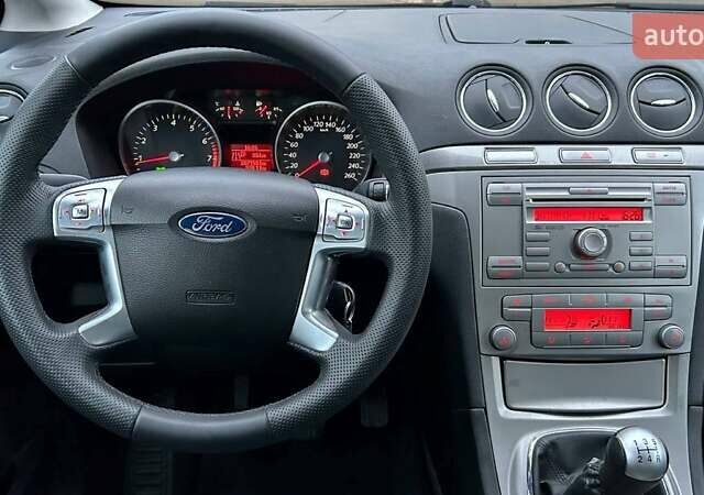 Черный Форд С-Макс, объемом двигателя 2 л и пробегом 207 тыс. км за 5912 $, фото 8 на Automoto.ua