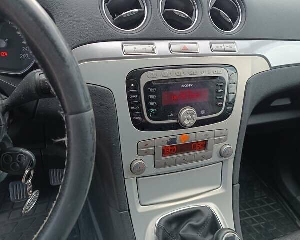 Черный Форд С-Макс, объемом двигателя 1.8 л и пробегом 255 тыс. км за 6600 $, фото 10 на Automoto.ua