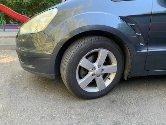 Черный Форд С-Макс, объемом двигателя 1.8 л и пробегом 272 тыс. км за 4400 $, фото 1 на Automoto.ua