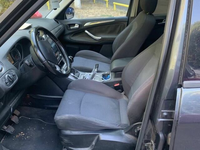 Черный Форд С-Макс, объемом двигателя 1.8 л и пробегом 272 тыс. км за 4400 $, фото 2 на Automoto.ua