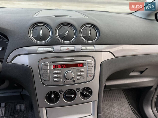 Чорний Форд С-Макс, об'ємом двигуна 2 л та пробігом 194 тис. км за 6250 $, фото 26 на Automoto.ua