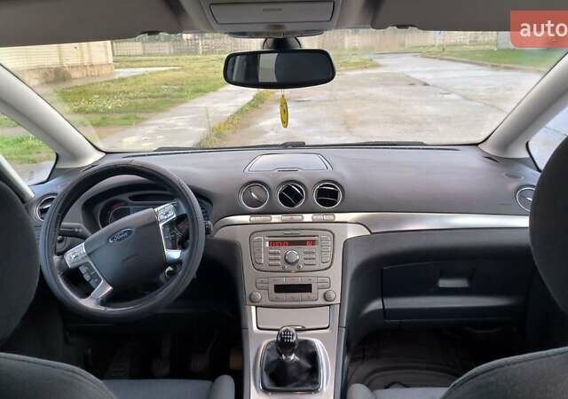 Черный Форд С-Макс, объемом двигателя 1.75 л и пробегом 251 тыс. км за 6300 $, фото 1 на Automoto.ua