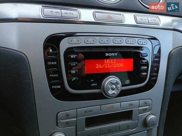 Черный Форд С-Макс, объемом двигателя 2 л и пробегом 295 тыс. км за 6600 $, фото 8 на Automoto.ua