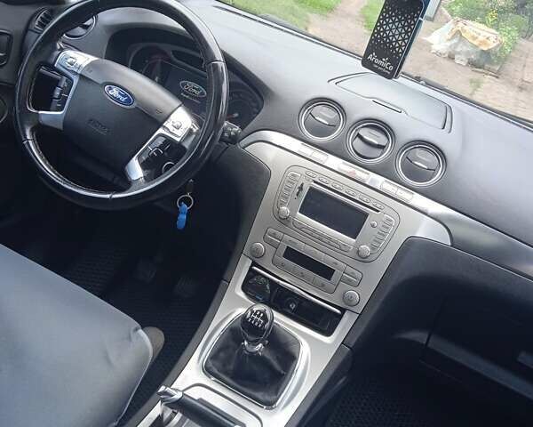 Чорний Форд С-Макс, об'ємом двигуна 2.2 л та пробігом 265 тис. км за 9000 $, фото 15 на Automoto.ua