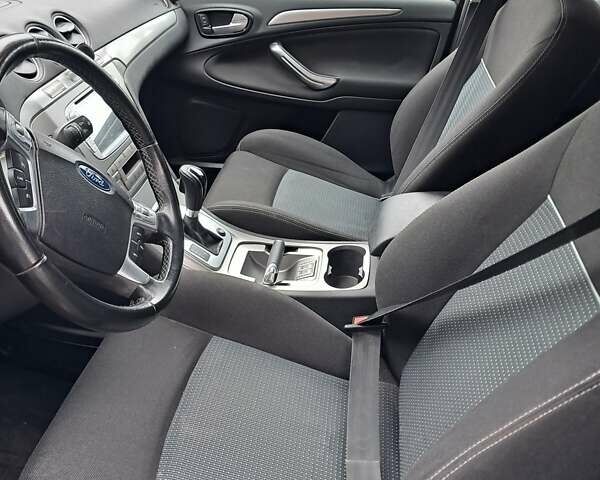 Черный Форд С-Макс, объемом двигателя 2 л и пробегом 230 тыс. км за 7900 $, фото 5 на Automoto.ua