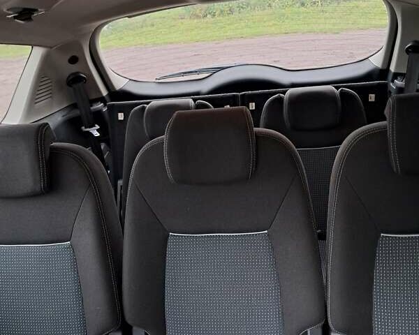 Черный Форд С-Макс, объемом двигателя 2 л и пробегом 230 тыс. км за 7900 $, фото 7 на Automoto.ua