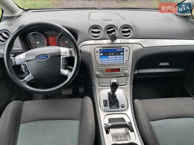 Черный Форд С-Макс, объемом двигателя 2 л и пробегом 230 тыс. км за 7900 $, фото 4 на Automoto.ua