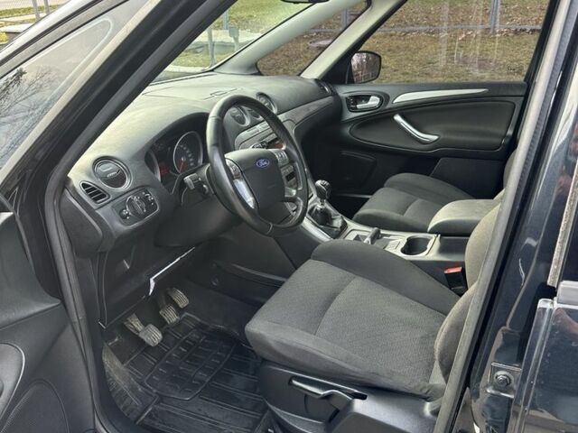 Черный Форд С-Макс, объемом двигателя 2 л и пробегом 280 тыс. км за 4200 $, фото 9 на Automoto.ua