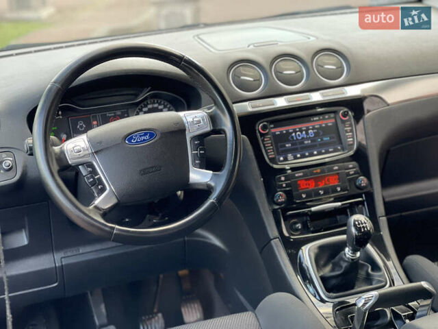 Черный Форд С-Макс, объемом двигателя 2 л и пробегом 241 тыс. км за 9550 $, фото 88 на Automoto.ua