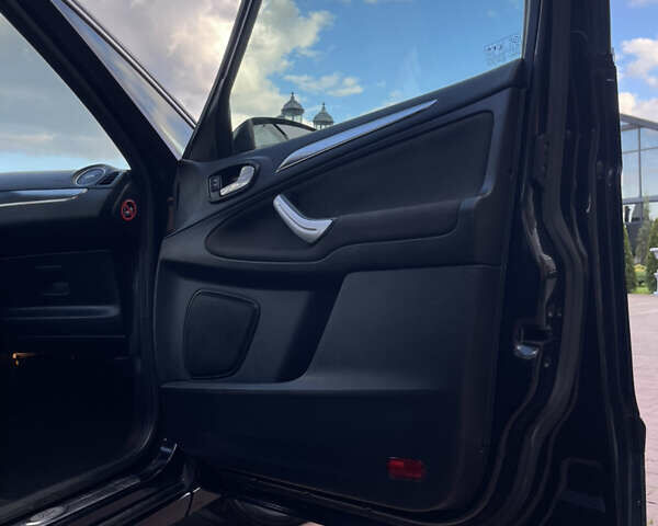 Черный Форд С-Макс, объемом двигателя 2 л и пробегом 241 тыс. км за 9550 $, фото 95 на Automoto.ua