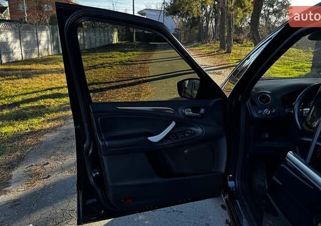 Черный Форд С-Макс, объемом двигателя 2 л и пробегом 187 тыс. км за 8599 $, фото 13 на Automoto.ua