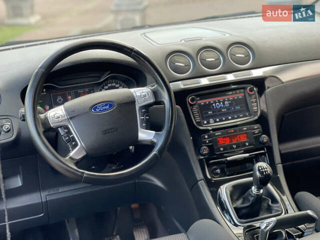 Черный Форд С-Макс, объемом двигателя 2 л и пробегом 241 тыс. км за 9550 $, фото 89 на Automoto.ua