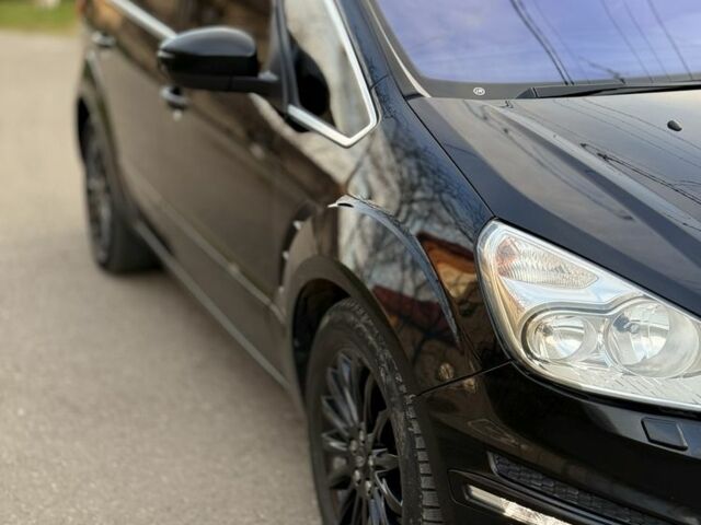 Черный Форд С-Макс, объемом двигателя 2 л и пробегом 331 тыс. км за 8400 $, фото 1 на Automoto.ua