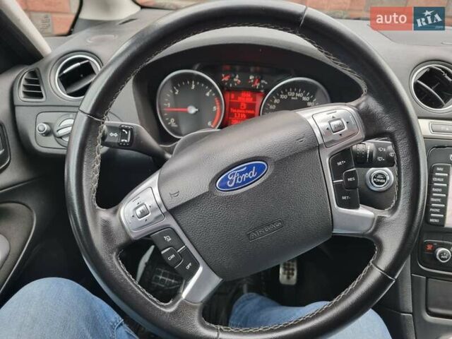 Форд С-Макс 2012 в Ровно на Automoto.ua Черный Форд С-Макс, объемом двигателя 2 л и пробегом 206 тыс. км за 9999 $, фото 6 на Automoto.ua