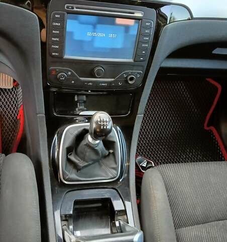 Черный Форд С-Макс, объемом двигателя 1.6 л и пробегом 255 тыс. км за 9900 $, фото 14 на Automoto.ua