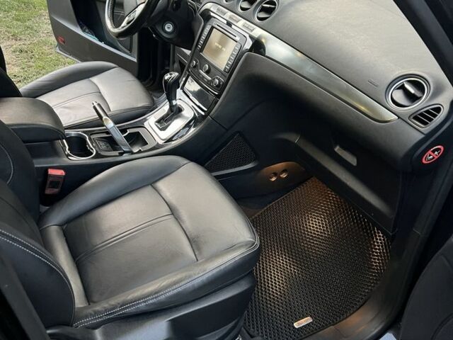 Черный Форд С-Макс, объемом двигателя 2 л и пробегом 298 тыс. км за 10000 $, фото 13 на Automoto.ua