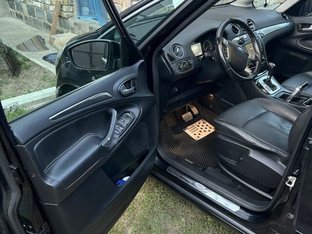 Черный Форд С-Макс, объемом двигателя 2 л и пробегом 298 тыс. км за 10000 $, фото 12 на Automoto.ua