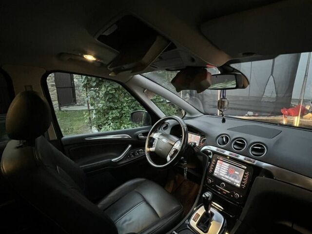 Черный Форд С-Макс, объемом двигателя 2 л и пробегом 298 тыс. км за 10000 $, фото 3 на Automoto.ua