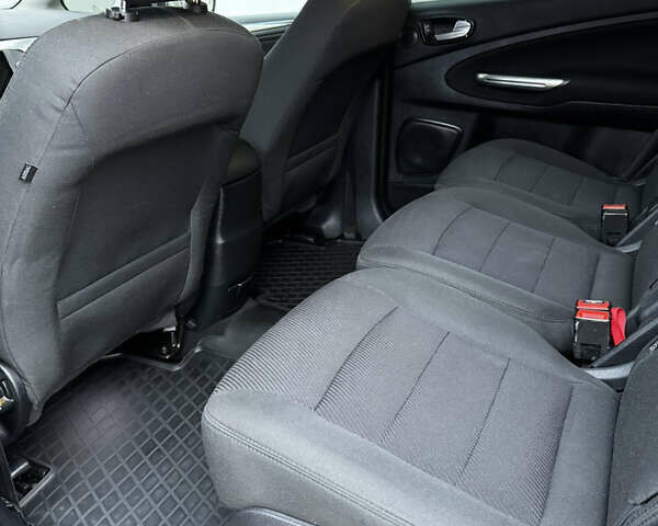 Черный Форд С-Макс, объемом двигателя 2 л и пробегом 214 тыс. км за 8999 $, фото 56 на Automoto.ua