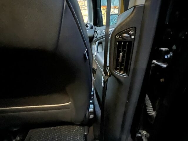 Черный Форд С-Макс, объемом двигателя 2 л и пробегом 298 тыс. км за 10000 $, фото 4 на Automoto.ua