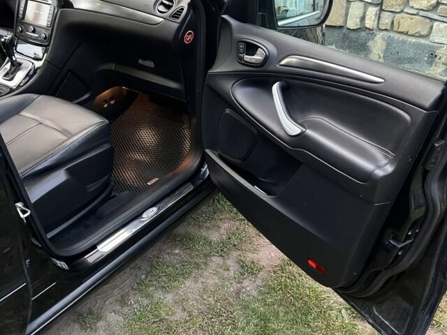 Черный Форд С-Макс, объемом двигателя 2 л и пробегом 298 тыс. км за 10000 $, фото 14 на Automoto.ua