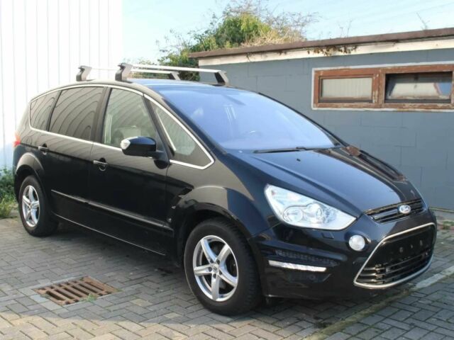 Черный Форд С-Макс, объемом двигателя 2 л и пробегом 82 тыс. км за 7600 $, фото 2 на Automoto.ua