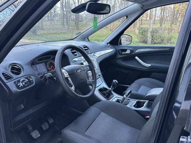 Черный Форд С-Макс, объемом двигателя 2 л и пробегом 184 тыс. км за 8900 $, фото 5 на Automoto.ua