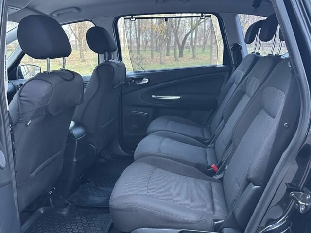 Черный Форд С-Макс, объемом двигателя 2 л и пробегом 184 тыс. км за 8900 $, фото 6 на Automoto.ua