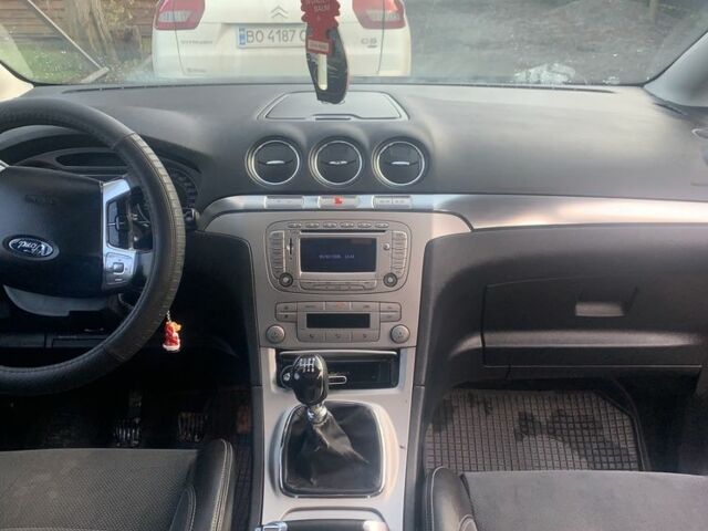 Фиолетовый Форд С-Макс, объемом двигателя 2 л и пробегом 240 тыс. км за 8300 $, фото 4 на Automoto.ua