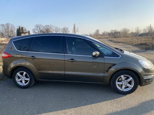 Коричневый Форд С-Макс, объемом двигателя 2 л и пробегом 300 тыс. км за 6500 $, фото 1 на Automoto.ua