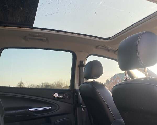 Коричневый Форд С-Макс, объемом двигателя 2 л и пробегом 300 тыс. км за 6500 $, фото 1 на Automoto.ua